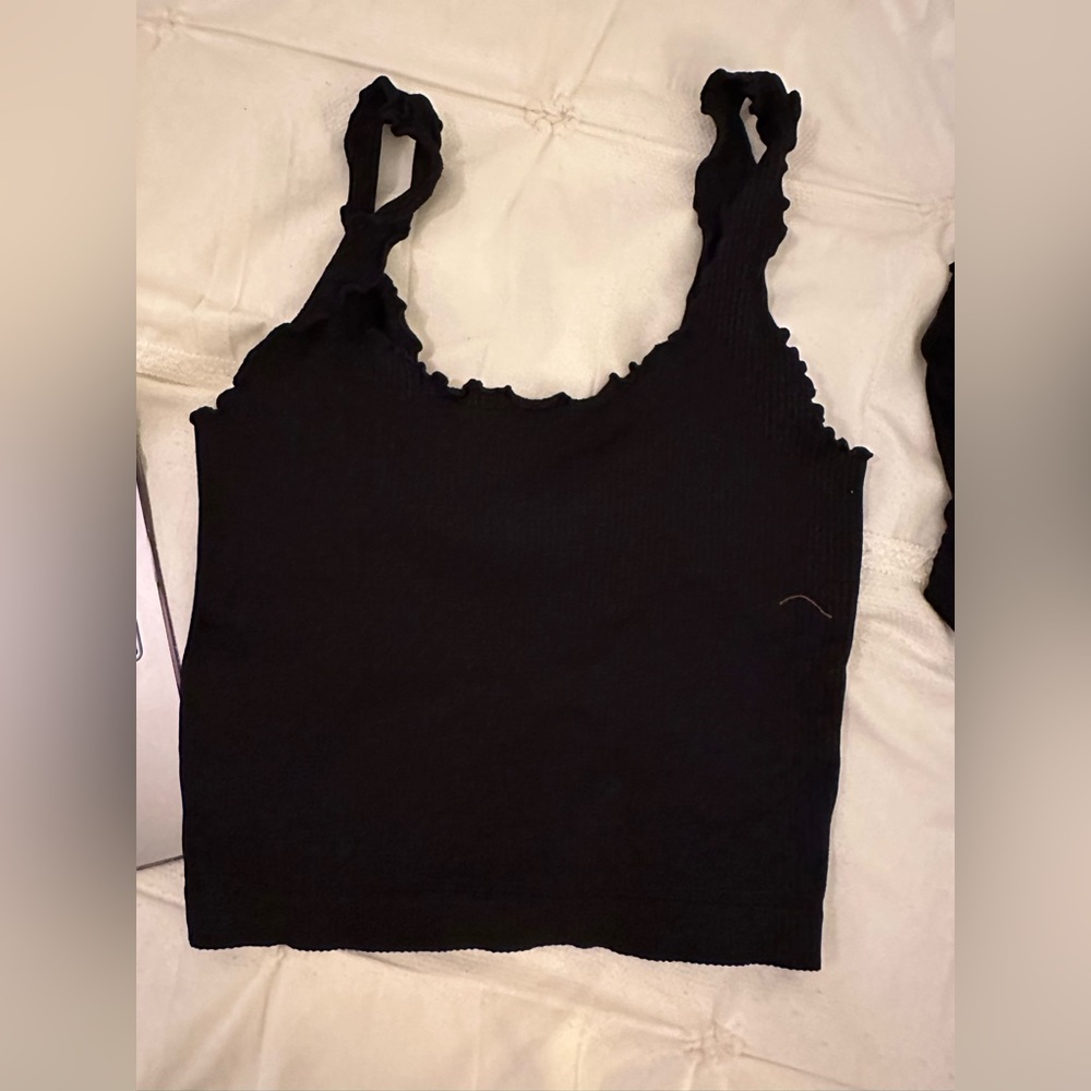 South moon under tank top with ruffles outline